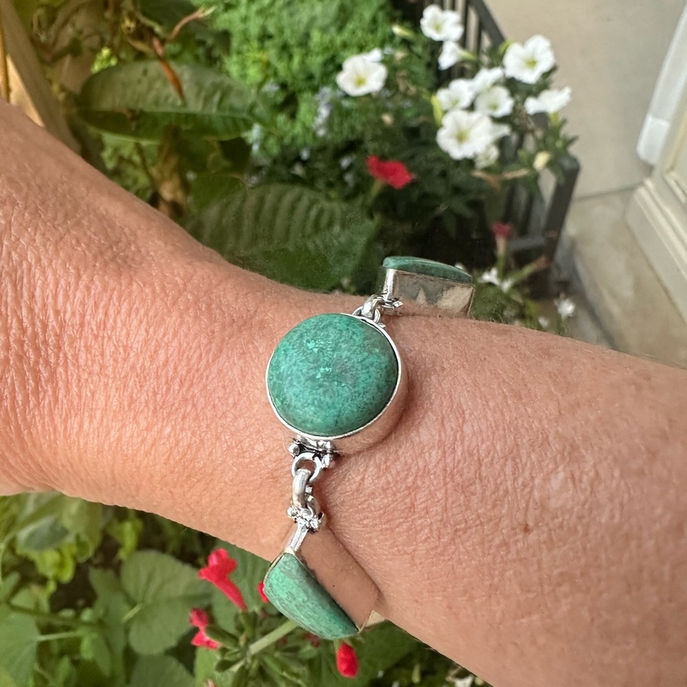 Elegant Green Chrysocolla Stone Bracelet set in silver metal